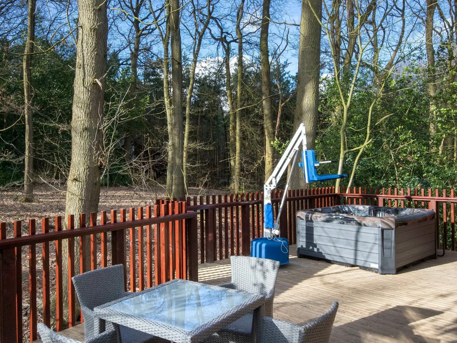 Delamere Forest Cabins - Forest Holidays Mouldsworth Exterior photo